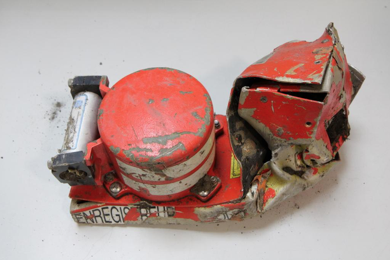 Illustration for article titled La caja negra del avión de Germanwings está dañada, pero es analizable